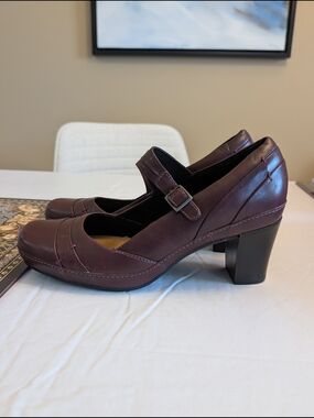 Clarks Mary Jane Block Heel Pumps